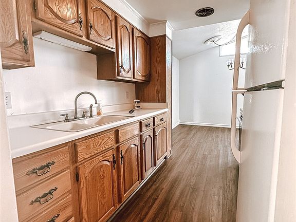 3rd image of 4924 Cornell Dr