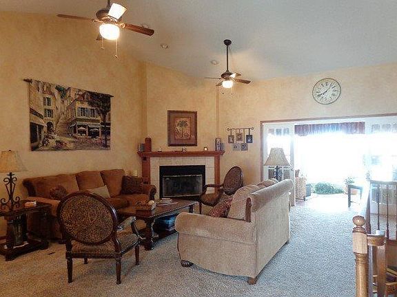 2nd image of 2744 Thunderbird Cir