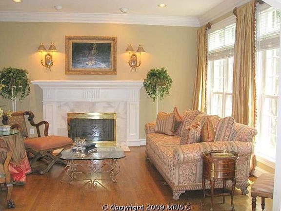 3rd image of 184 River Park Dr