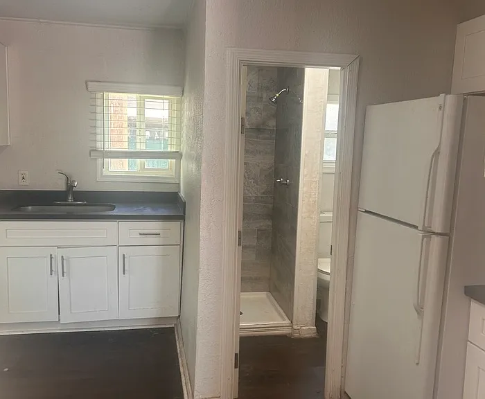 9238 N 7th Ave #7 — Photo 5