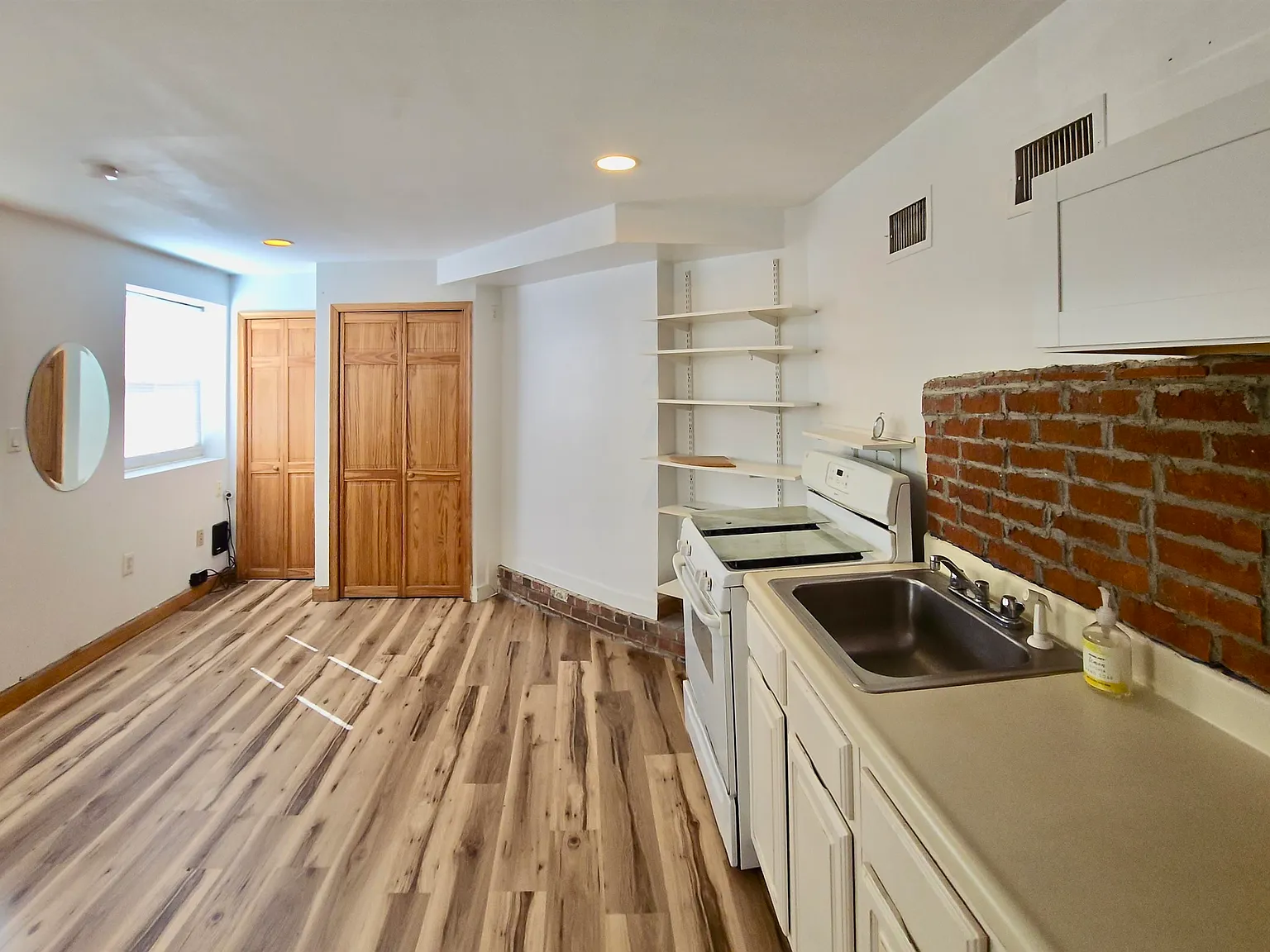 1 bed, 1.0 bath, 650 sqft, $1,675 — Photo 2