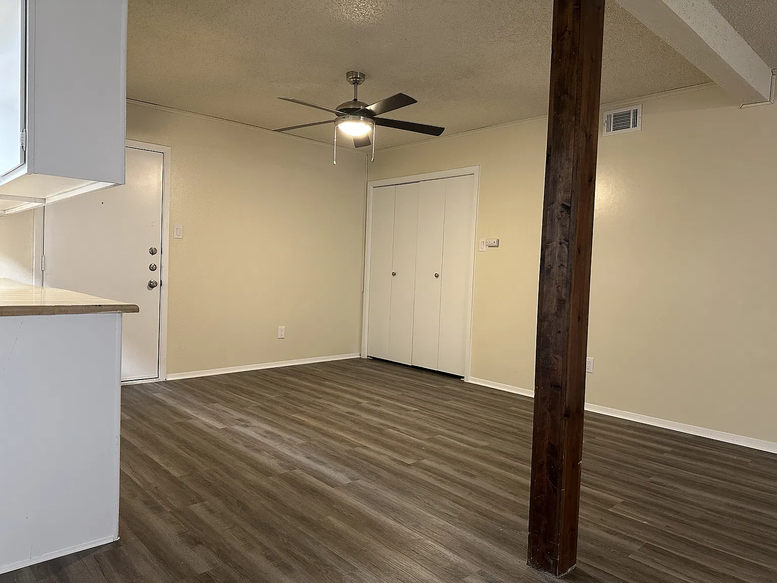 1004 Indian Trail - B — Photo 2