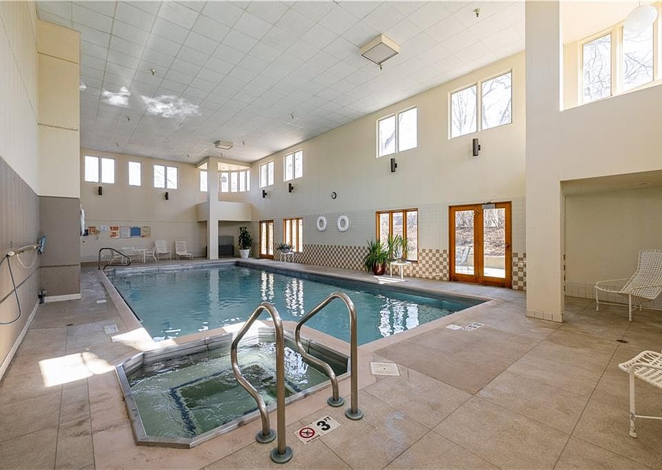 2nd image of 3930 Grand Ave #404