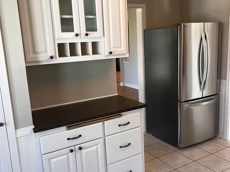 312 E Willow Rd — Photo 10