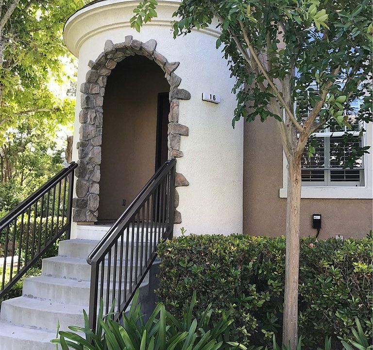 1st image of 16 Burlingame Ln