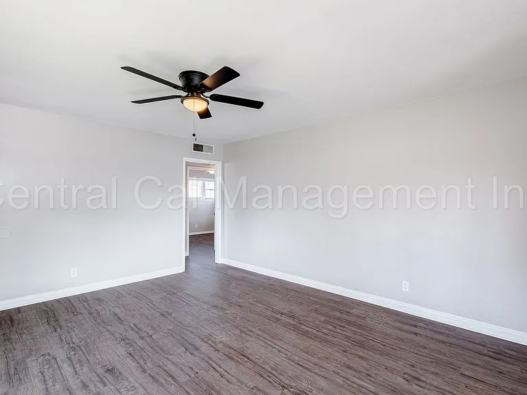 200 Wetherley Dr — Photo 5