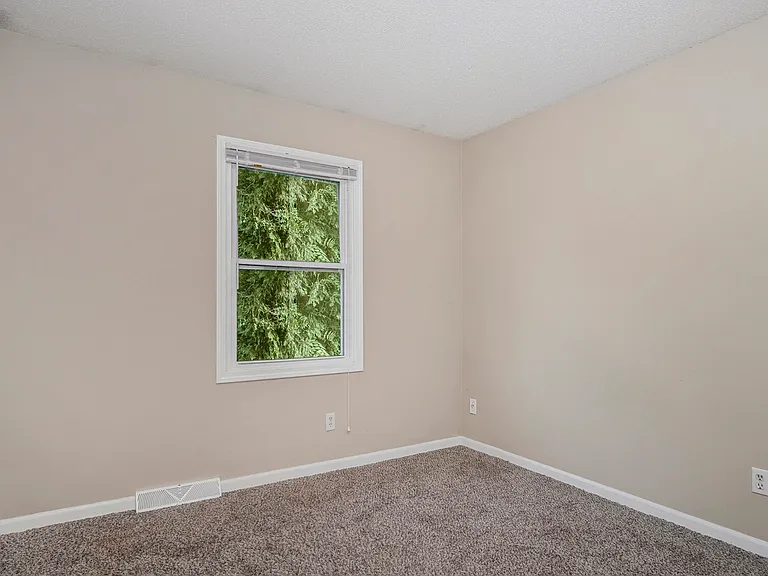 6679 Pleasantview St NE — Photo 14