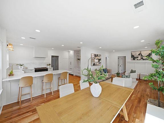 5th image of 811 Redan St
