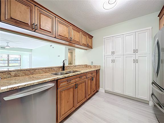 3rd image of 38 Plantation Dr APT 103