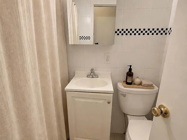 41 W 64th St #1C — Photo 16