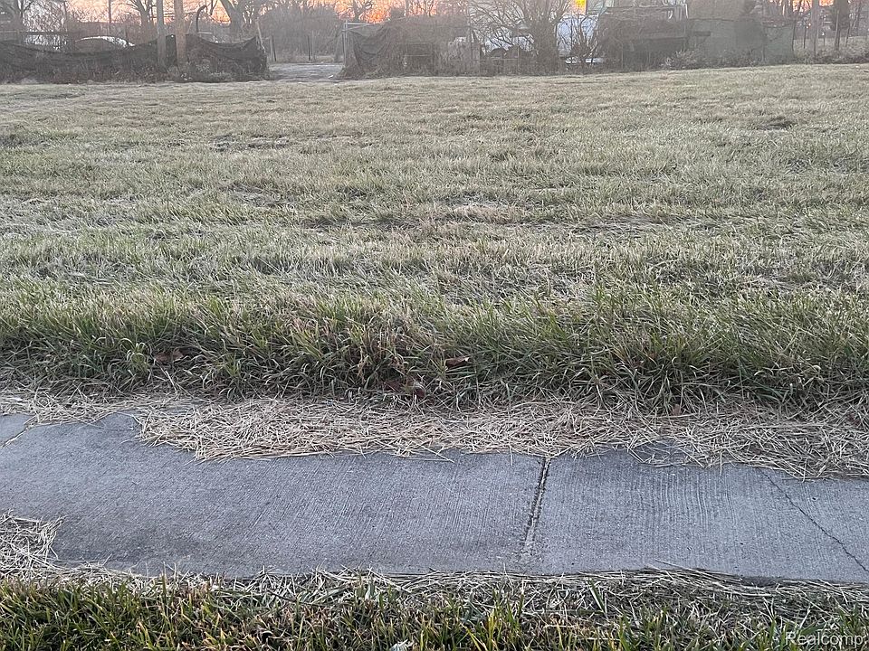 2nd image of 9041 Chrysler Dr