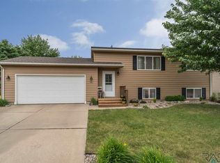 715 Atkins Dr, Tea, SD 57064