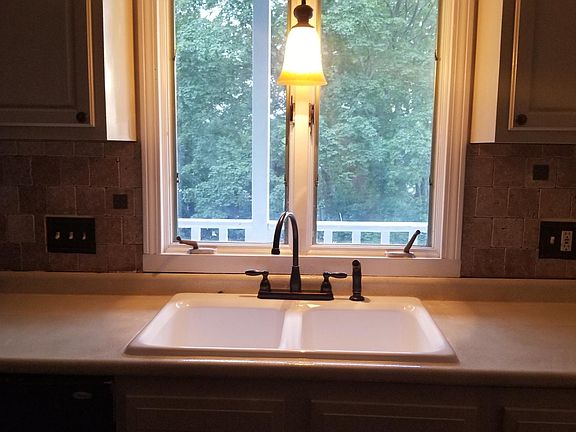 4th image of 21 E Greenwich Ave
