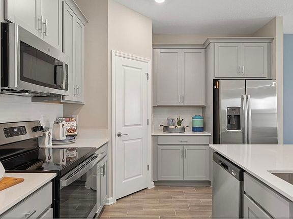 3rd image of 4144 Jespersen St