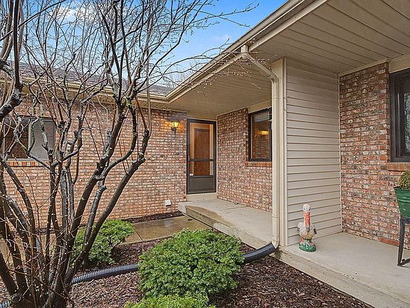 3rd image of 1086 Amberwood West Dr SW