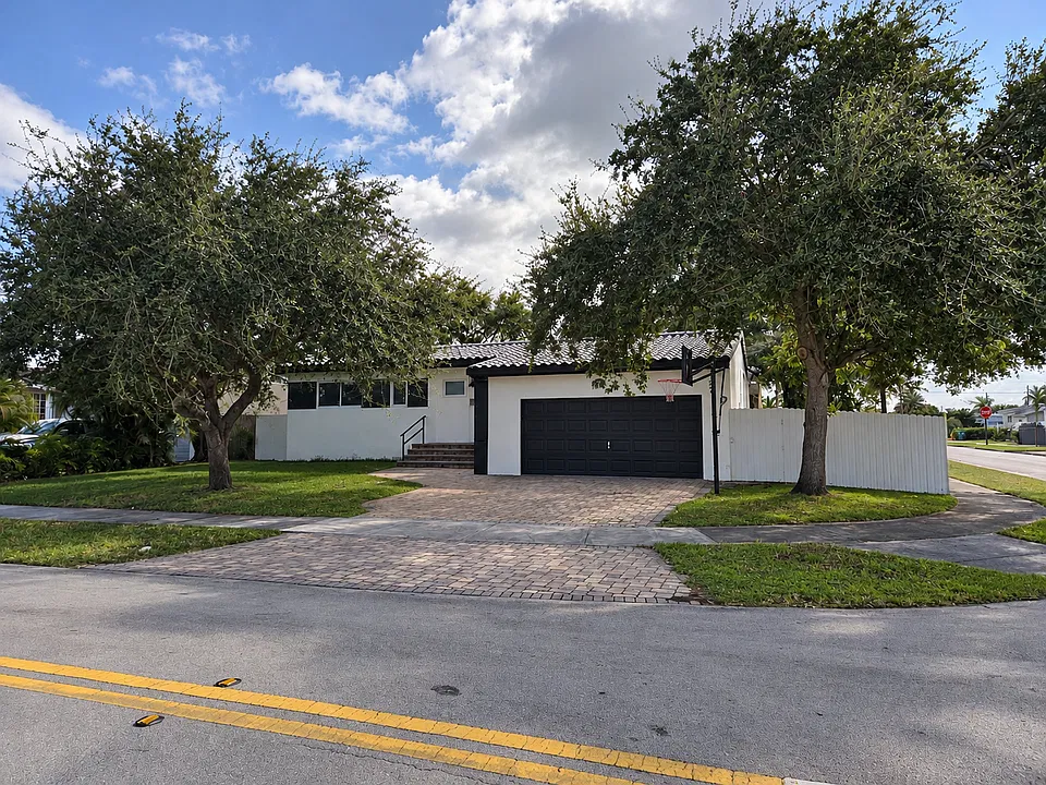 8350 SW 18th St