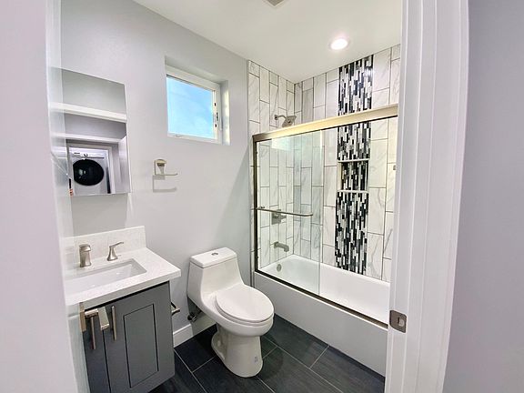 4th image of 11318 Miranda St #1/2