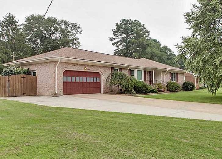 For Sale: 2707 Meadow Dr W, Chesapeake, VA 23321