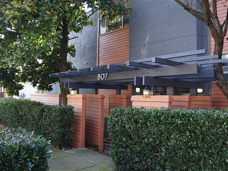 Carmel Apartments — Photo 1