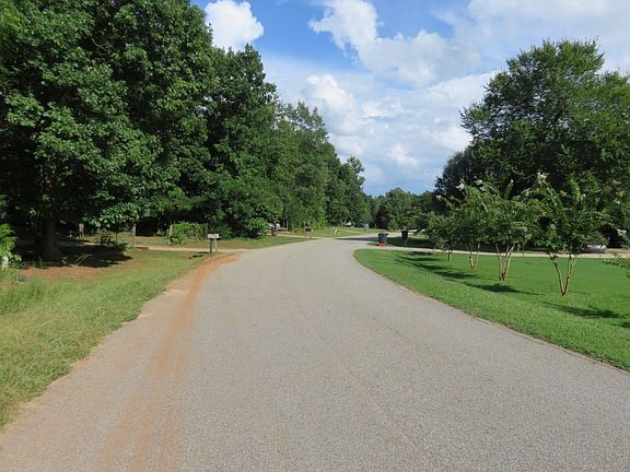 5th image of 105 Dowling Cir