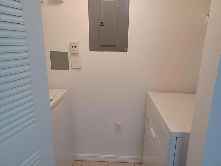 215 Villa Cir — Photo 21