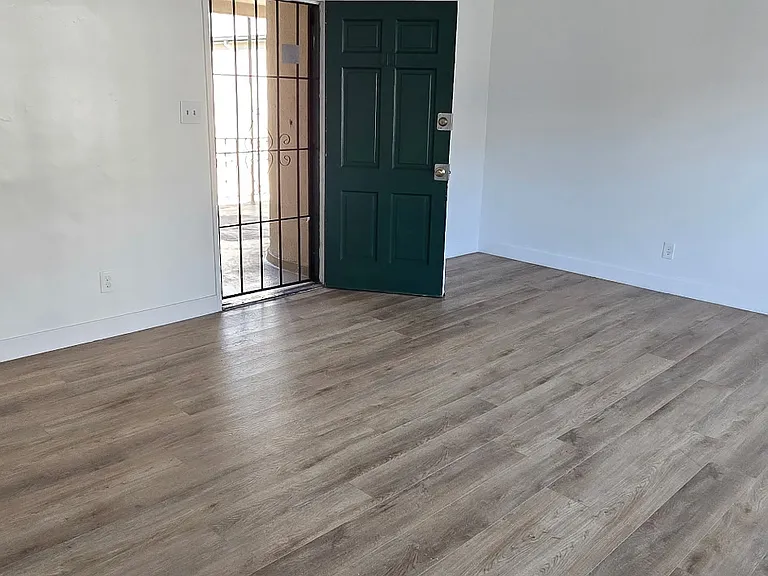 1215 S Fairfax Ave — Photo 1