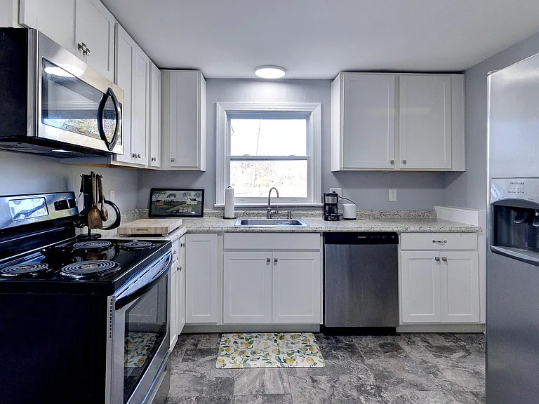 7331 Farmers Dr — Photo 14