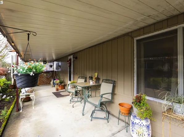 11526 SW Royal Villa Dr, Tigard, OR 97224