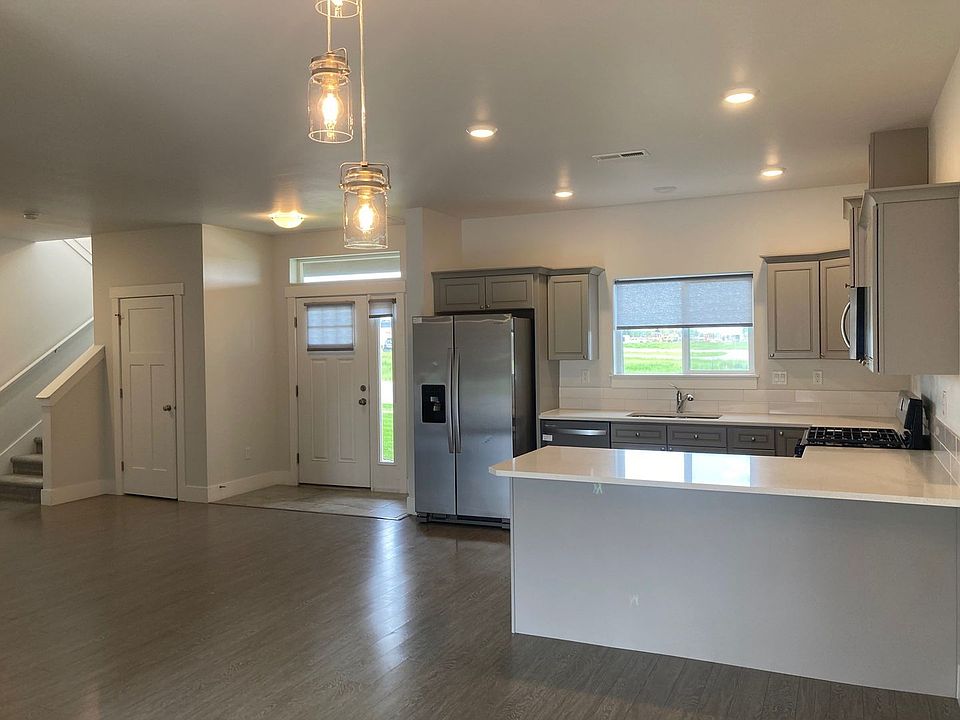 1st image of 372 Pond Lily Dr