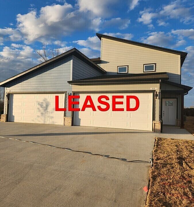 1st image of 1608 SW Casuarina Dr #1