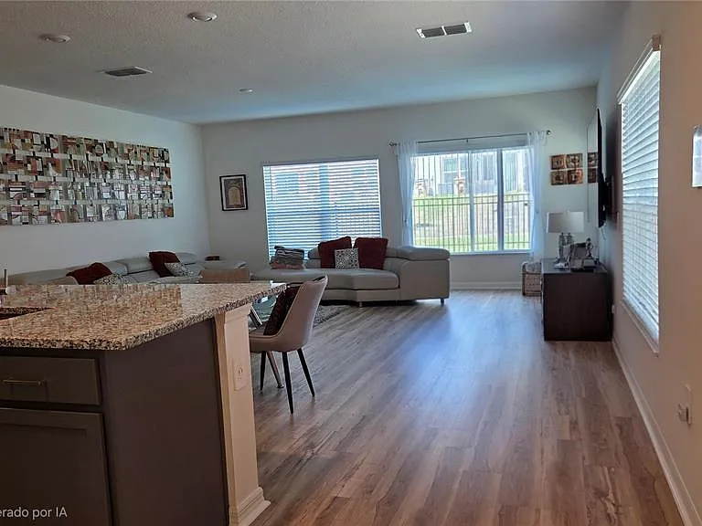 728 Stoney Point Cir — Photo 2