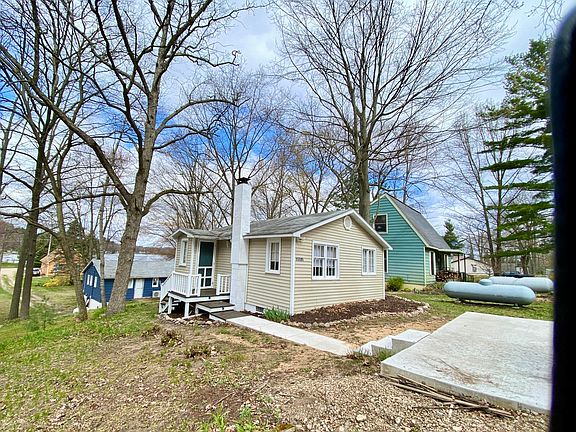 2nd image of 15585 Pretty Lake Dr