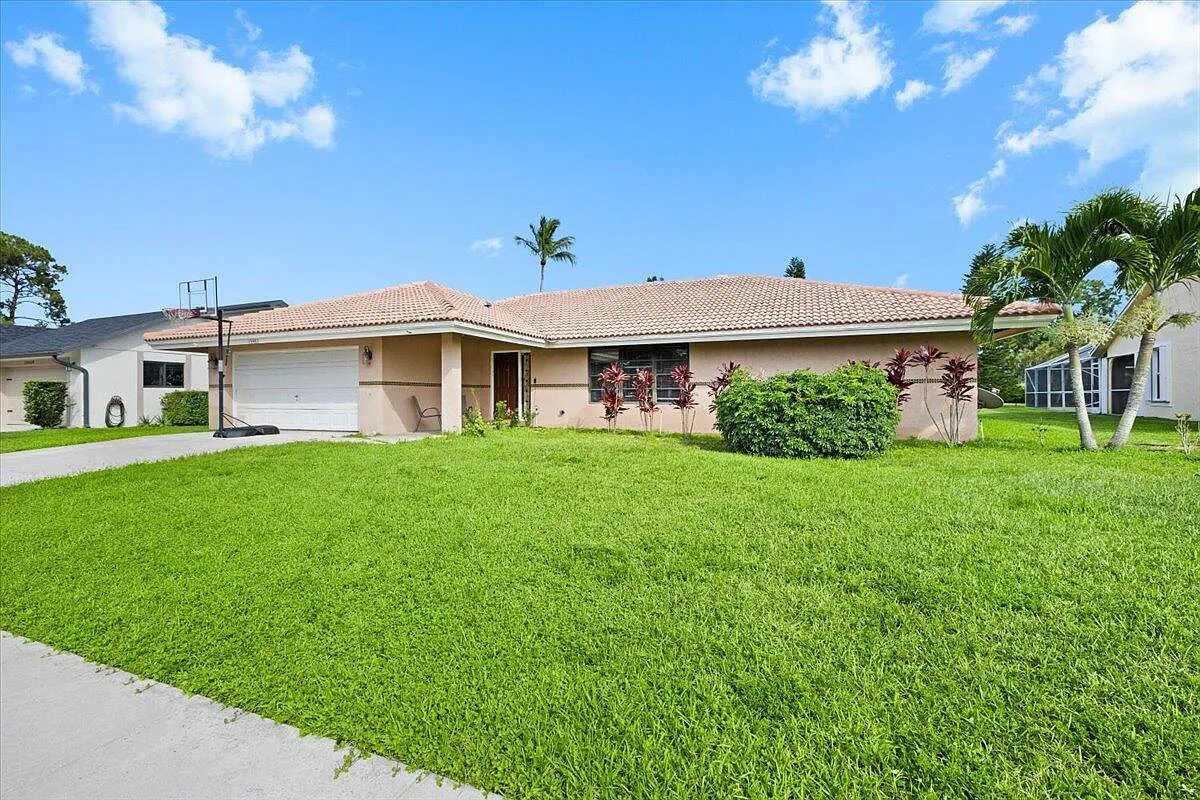 3 bed, 2.0 bath, 1798 sqft, $8,000 — Photo 3