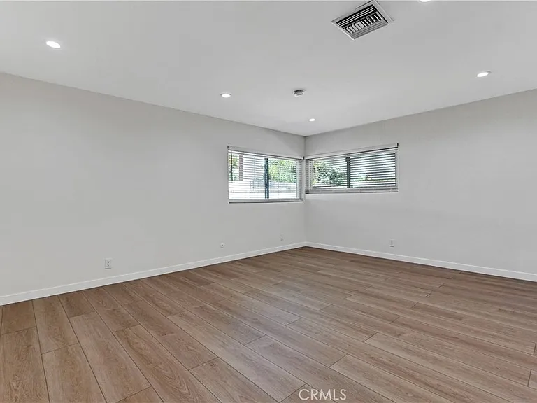 6851 Forbes Ave — Photo 17