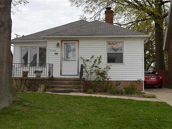 3rd image of 6206 Pelham Dr
