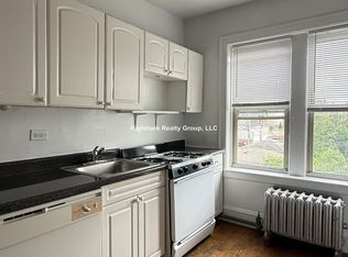 2853 W Berteau Ave #2B, Chicago, IL 60618
