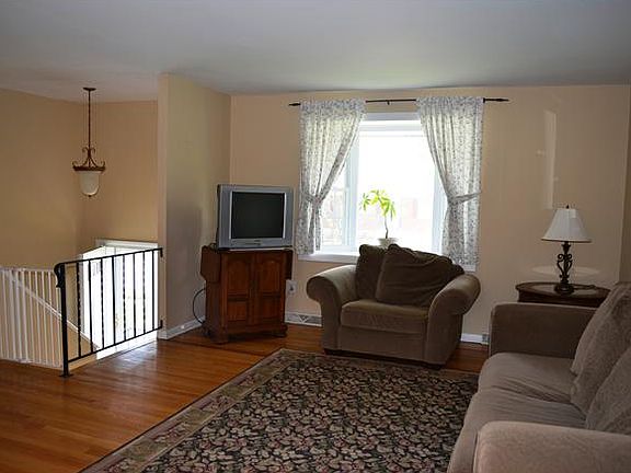 Bright and Inviting Living Room