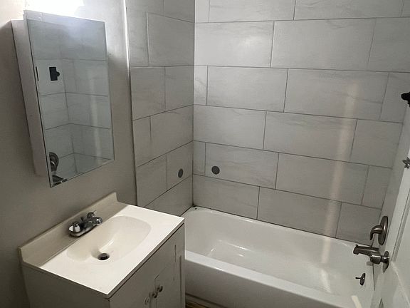 4th image of 339 Basswood St #1