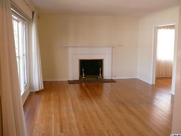 3rd image of 2838 Woodlawn Ave