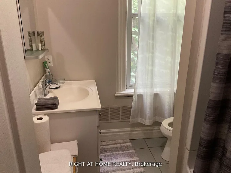 223 Beverley St #D — Photo 5