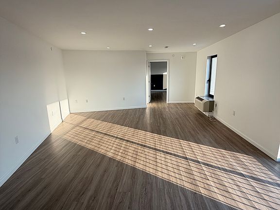 5th image of 556-557 Market St #5F