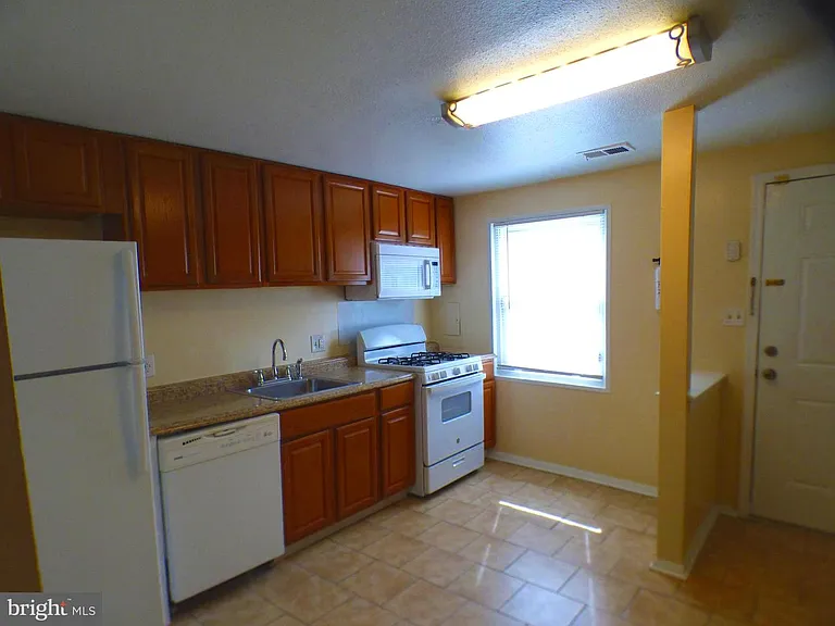 1769 Village Green Dr #Y-82 — Photo 2