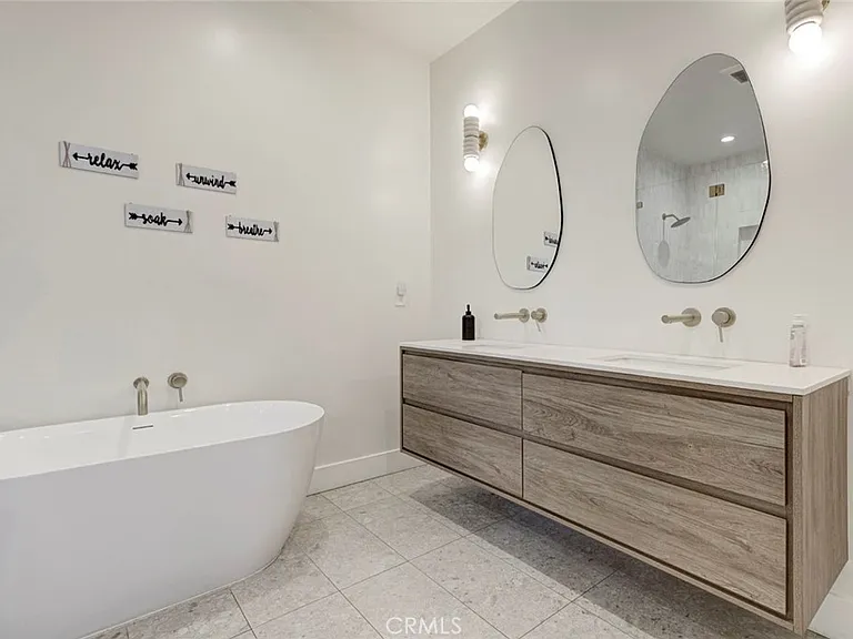 2743 N Keystone St — Photo 17