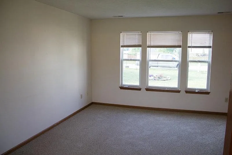 4 bed, 2.5 bath, 1920 sqft, $2,250 — Photo 2