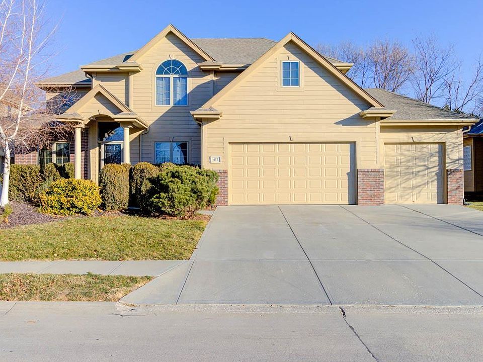 1st image of 617 S 195th St