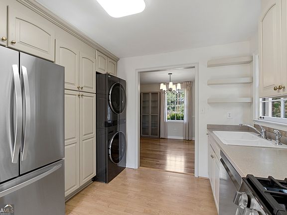 5th image of 835 Alberson Ct