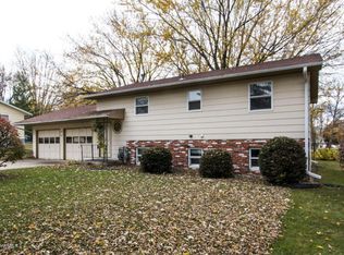 466 E 3rd Ave, Zumbrota, MN 55992