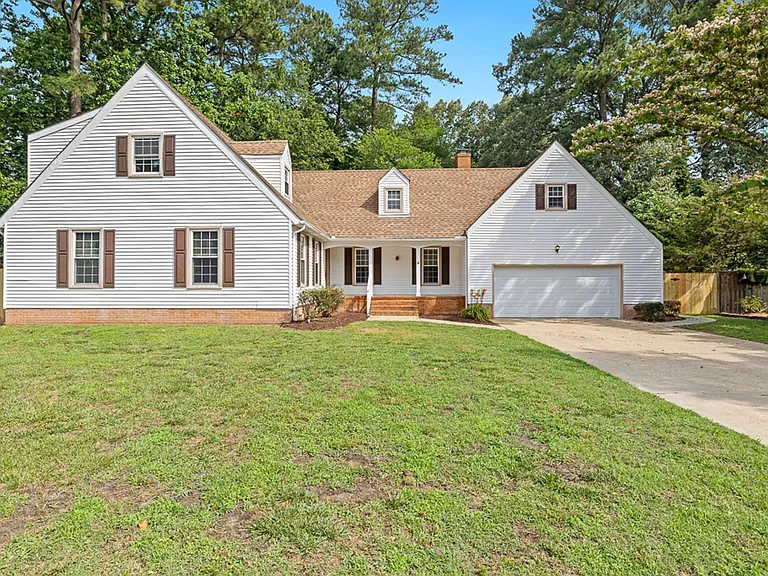 512 Bonsack Ct — Photo 1