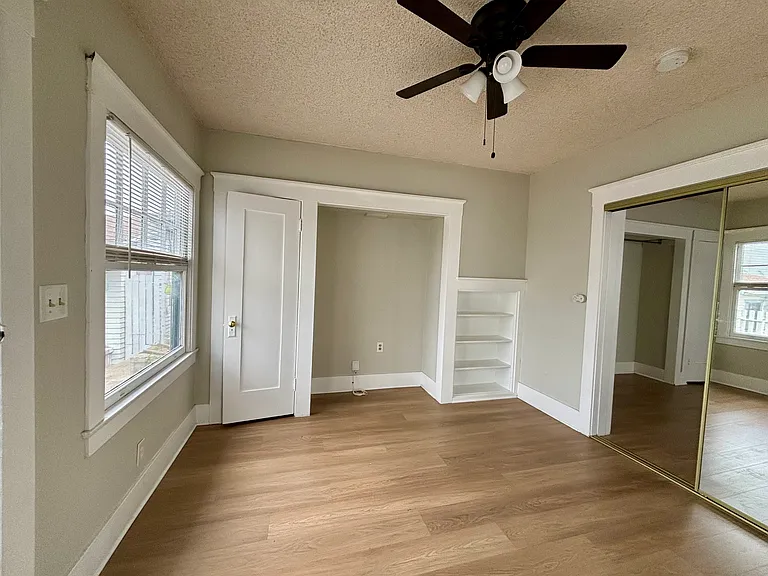 233 W 8th St #233 — Photo 7