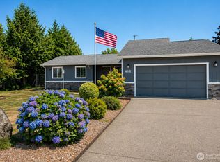 412 8th St, Blaine, WA 98230